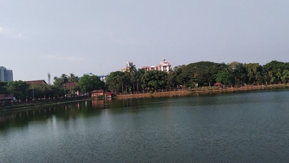 Mananchira Pond and Gardens-1